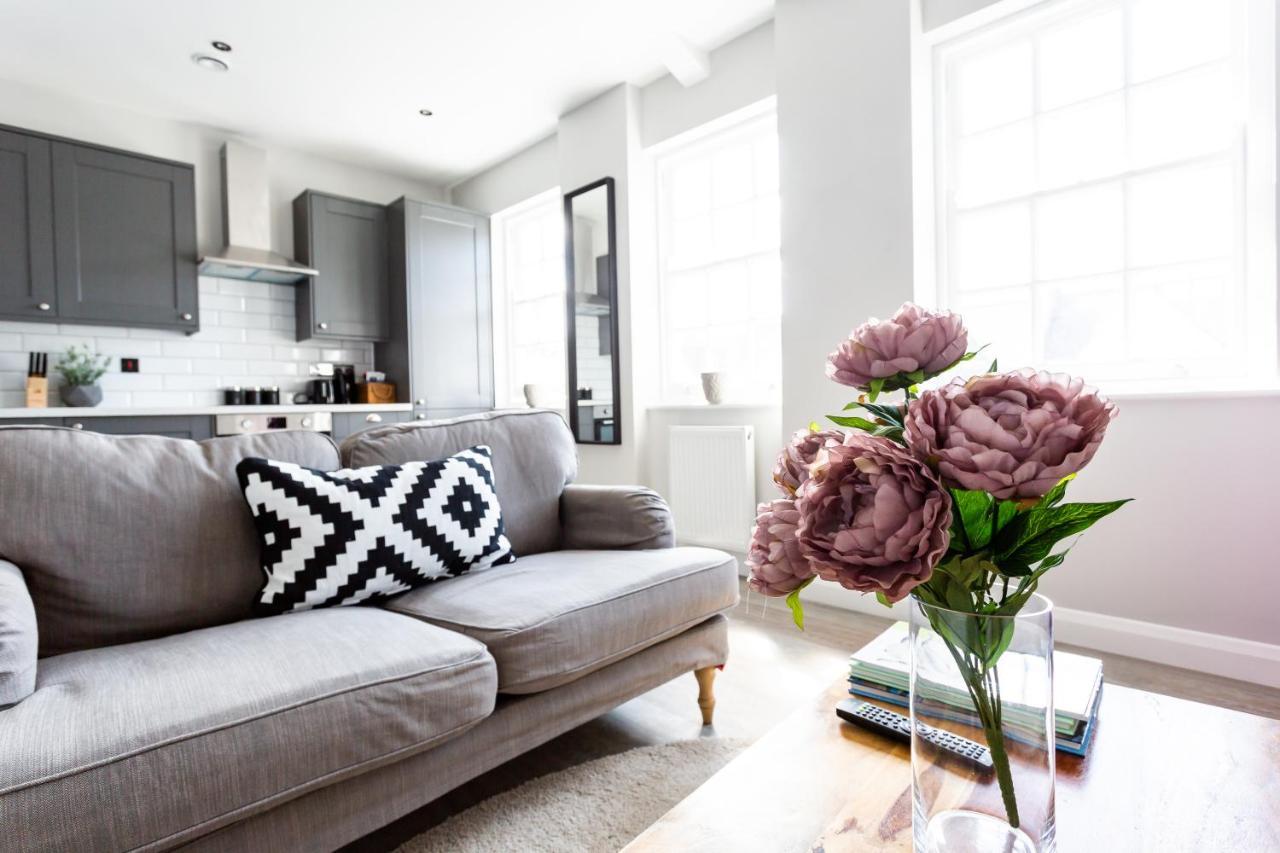 Shades Of Grey Apartment Сътън он Сий Екстериор снимка