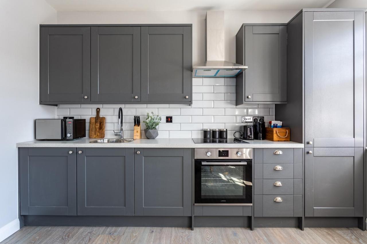 Shades Of Grey Apartment Сътън он Сий Екстериор снимка