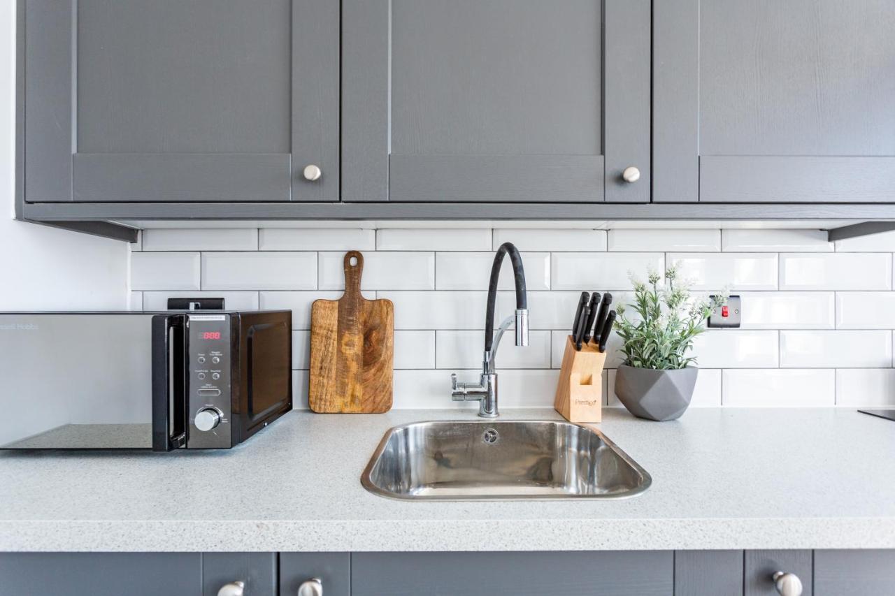 Shades Of Grey Apartment Сътън он Сий Екстериор снимка
